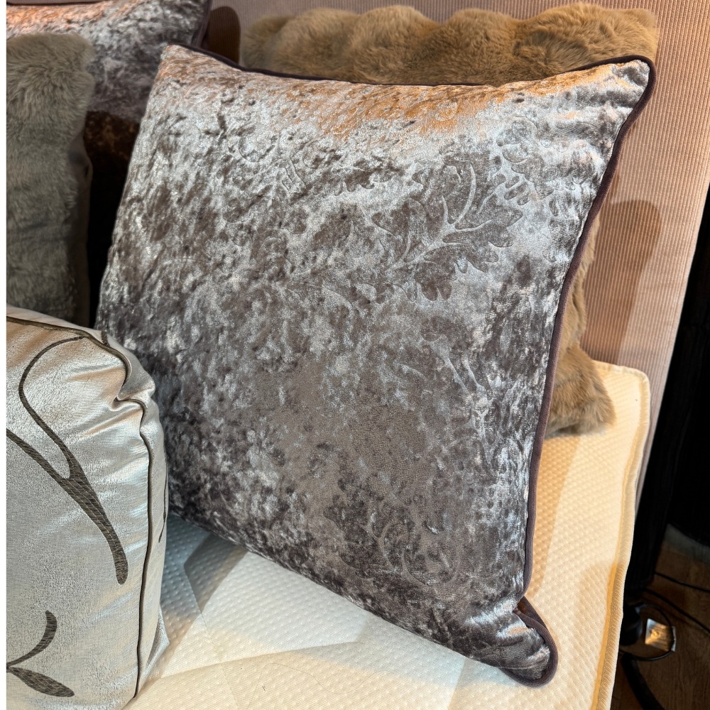 Dekoratiivpadi KARDINAL 50x50 cm - Image 3